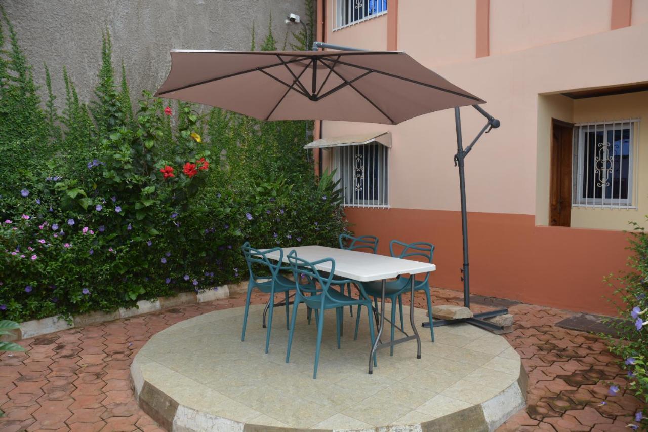 Apartamento Vegas House Yaoundé Exterior foto